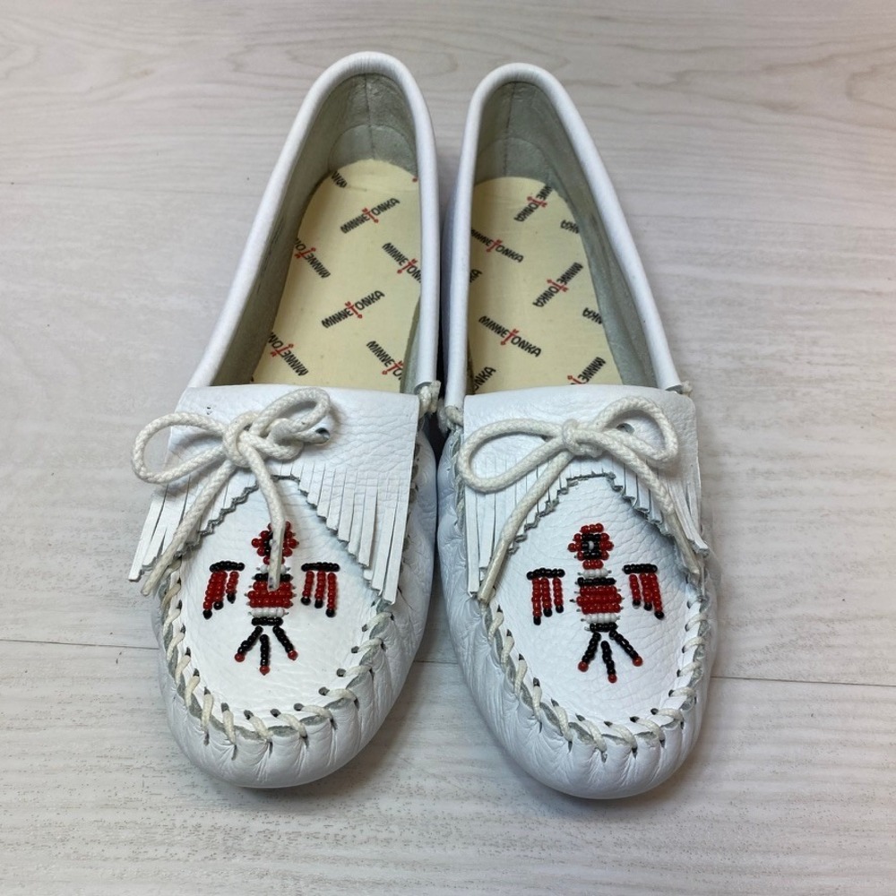 Minnetonka Womens 11 Thunderbird Flat Softsole Moccasin White Leather Beaded 154